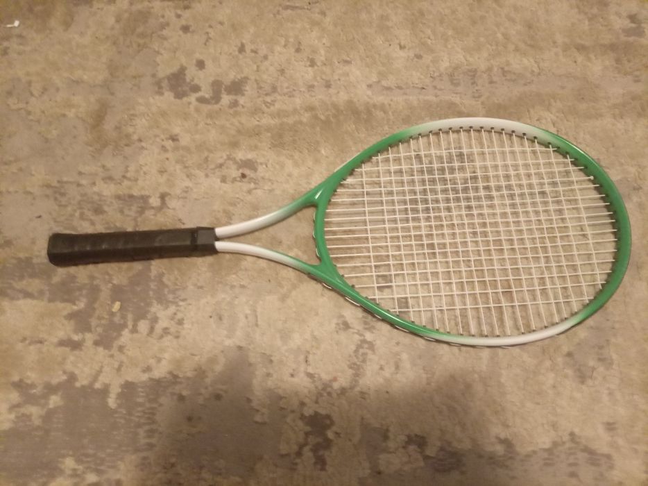Rachetă de tennis