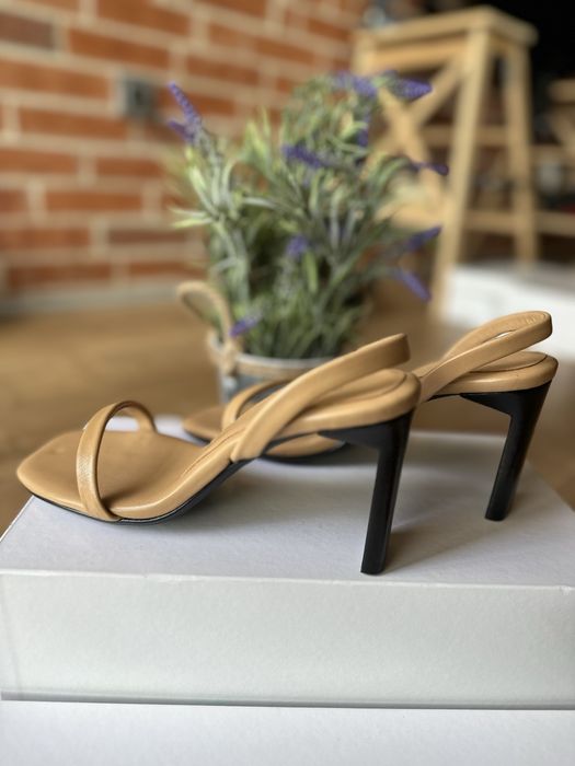 ANNY Nord / the naked sandal 37