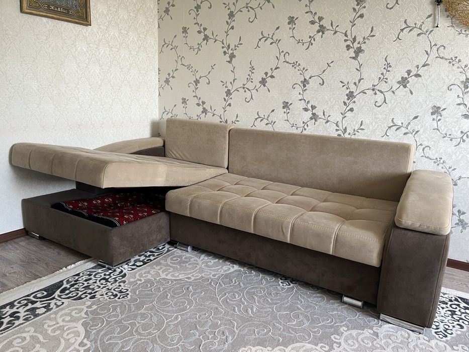 Продам угловой диван. Длина ~2.20м.