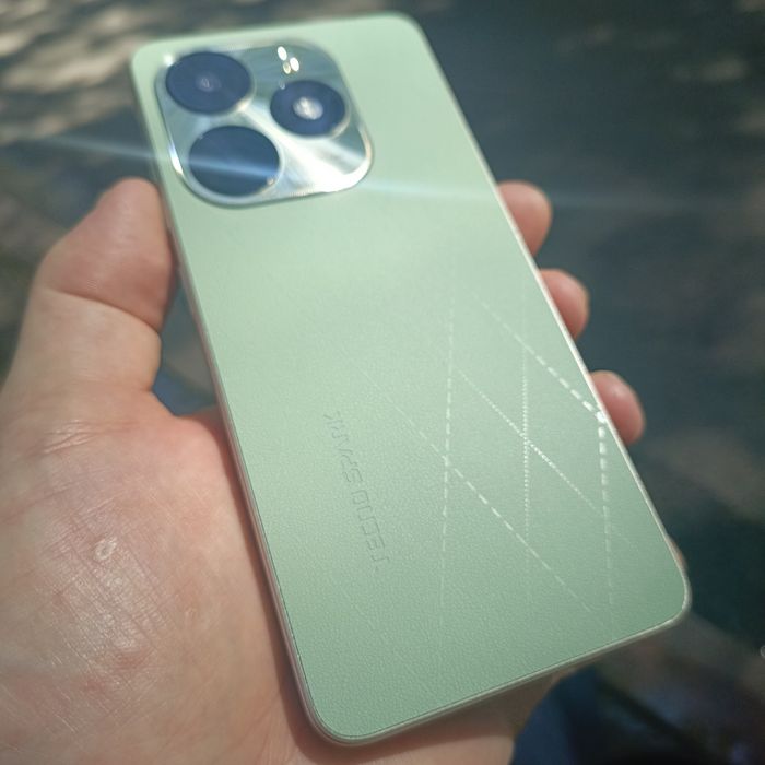 Продам красивый и мощный телефон Tecno Spark