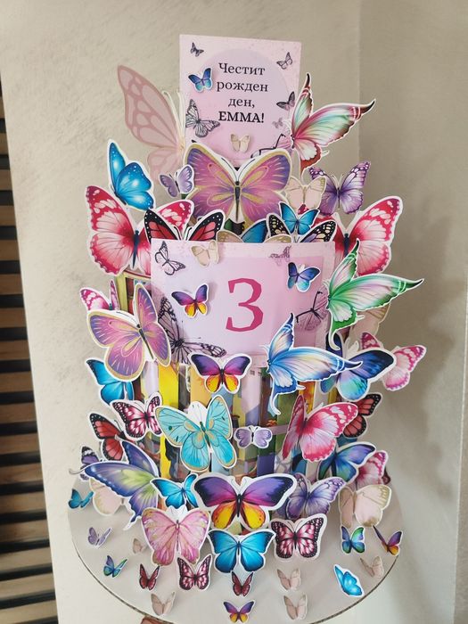 Торта от 30 книжки,30молива и  30 пастели