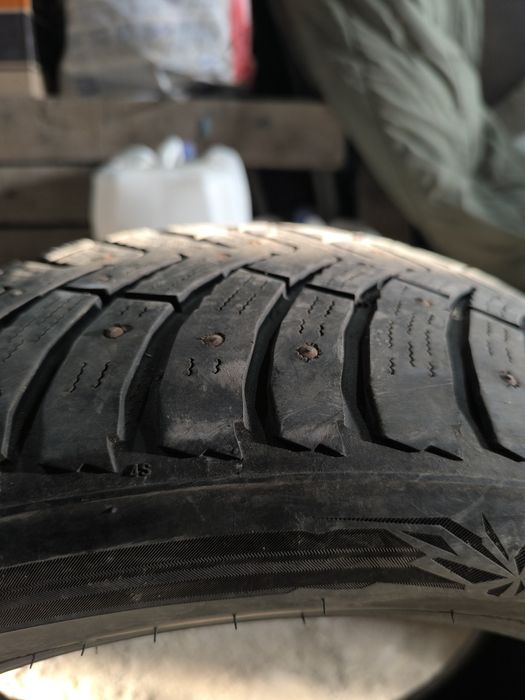 Зимний шипованный баллон