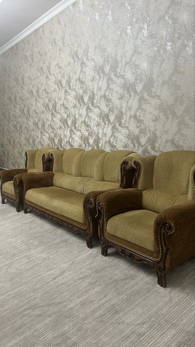 Диван и два кресла