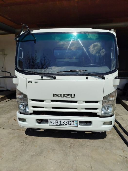 Isuzi vodovoz  6500 ltr  2010 yilda ishlab chiqarilgan