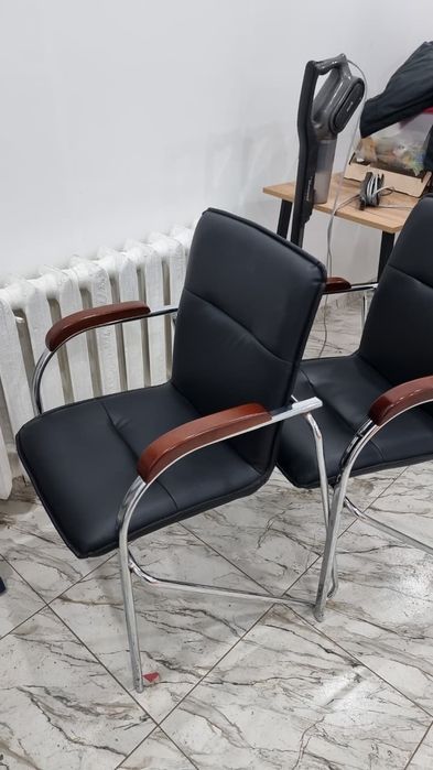 Продам столы, стулья, кресло и доску