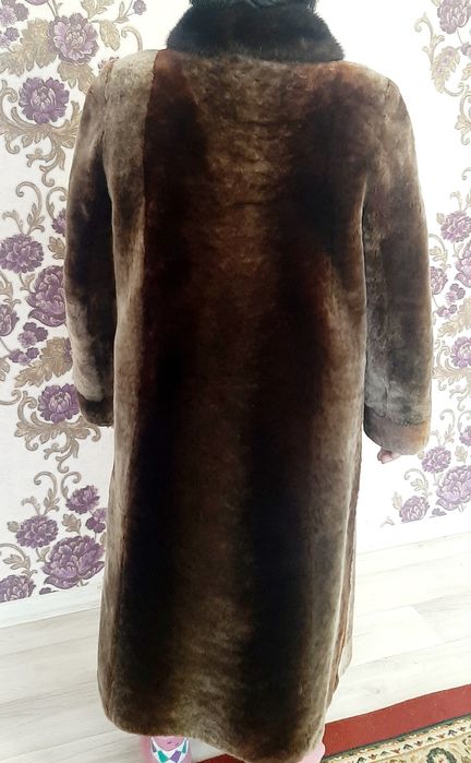 Продам шубу мутон , воротник норка.
