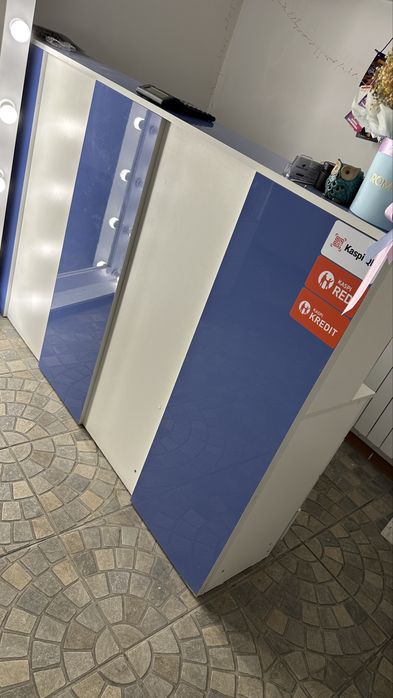 Пролдается ресепшн большой удобный