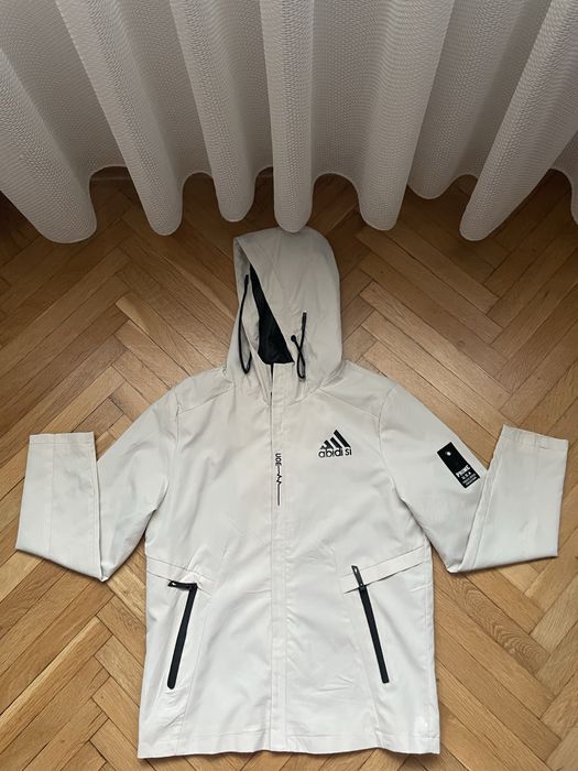 Дамско спортно яке