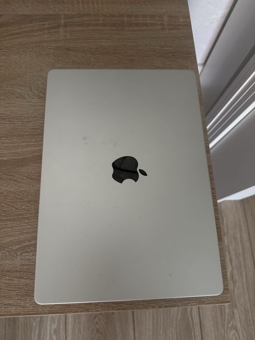 Macbook pro 14 24gb 512gb ssd