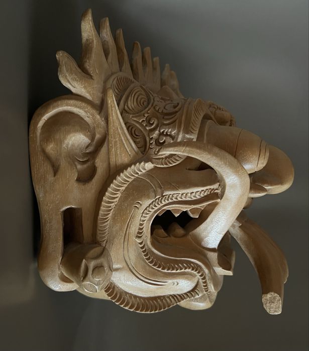 Уникални 50-годишни малки дърворезби от сандалово дърво