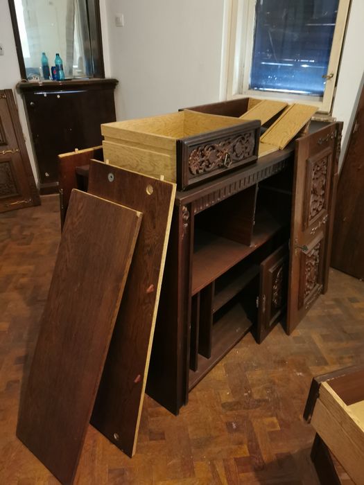 Corp mobilier bine întreținut complet