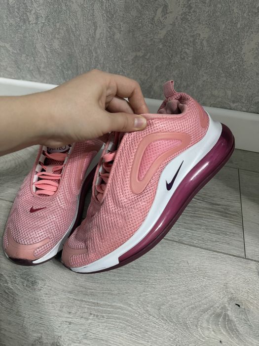 Кроссовки розовые