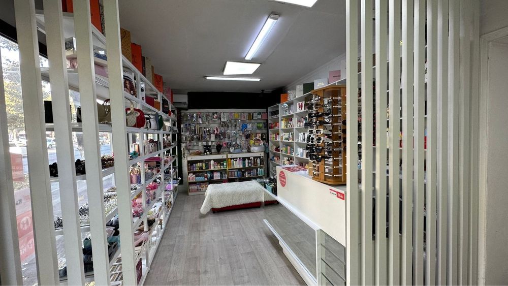 Косметика дүкені сатылады товарымен