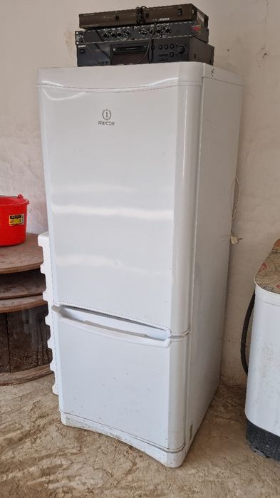 Indesit Холодильник жұмыс жасап тұр мұздатпайды бірақ