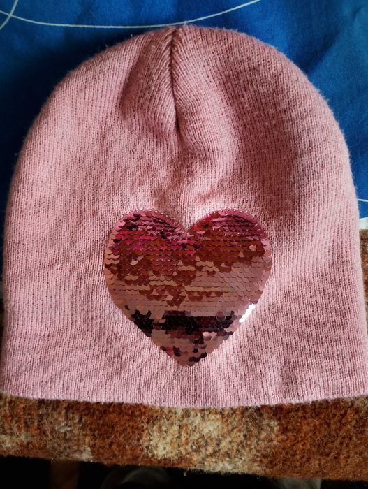 Топла шапка с пайети
