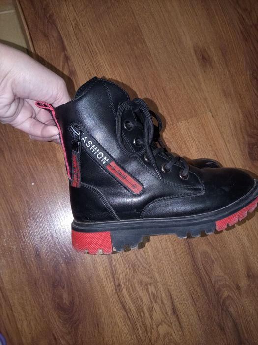 Отдаю обувь 30 размер за фрукты.