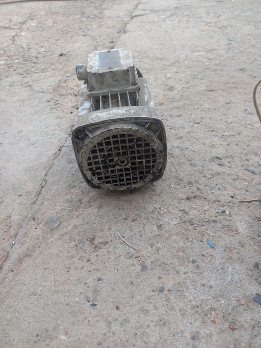 Продам электро мотор