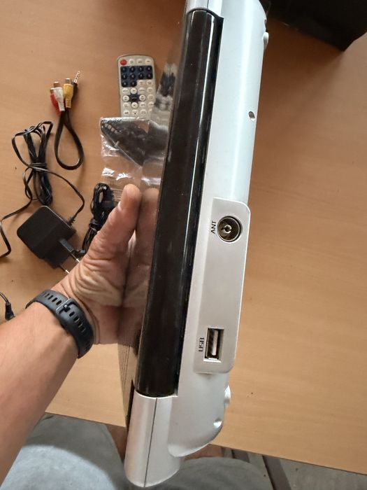 De vanzare dvd player portabil