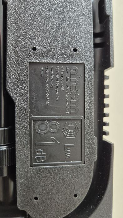 Компресор за гуми НОВ ОРИГИНАЛЕН  комплект с лепило за Фолксваген