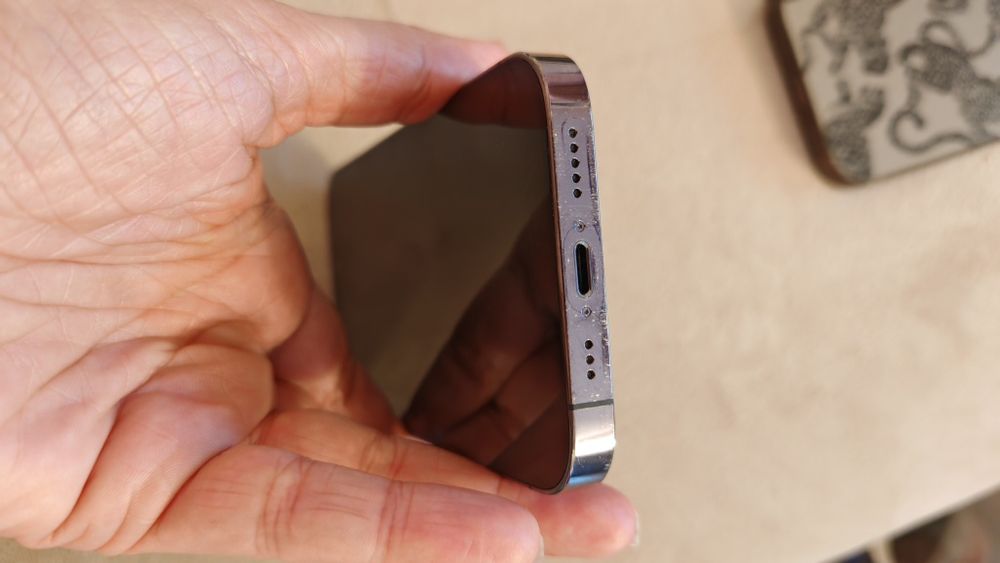 Iphone 14 pro purple/128bg с много аксесоари