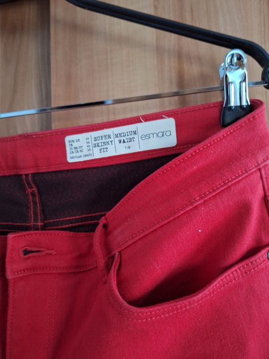 Pantalon blugi rosii