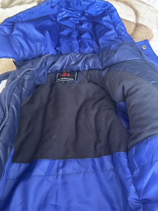 Продам куртку на мальчика 4-5 лет