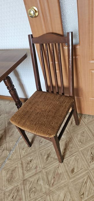 Стол со стульями