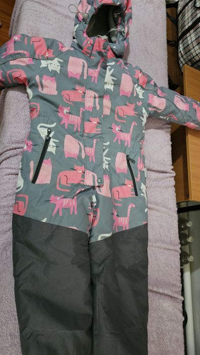 Зимние комбинезоны продам