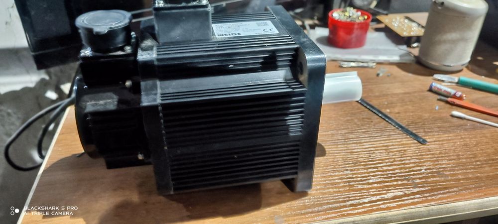 Серводвигатель переменного тока.