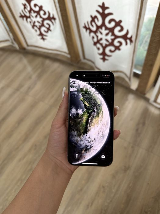 iphone 15 про серебристи