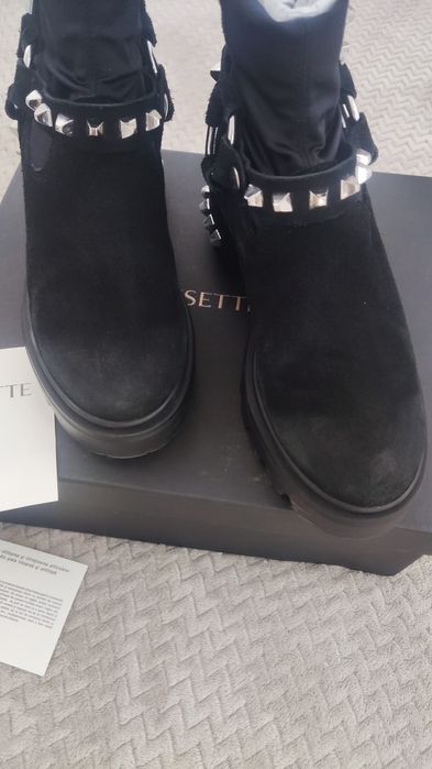 Musette Много ефектни велурени боти