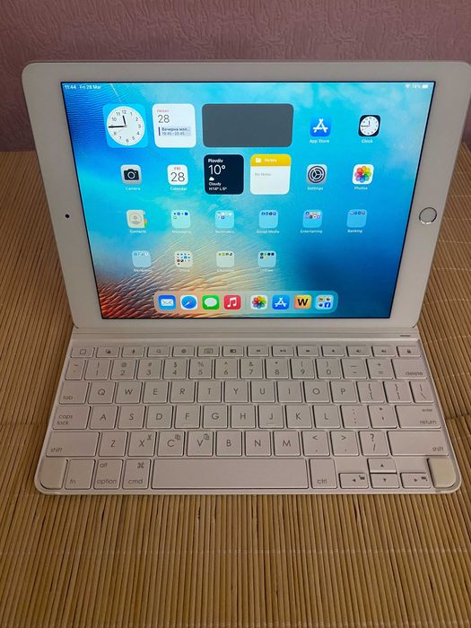 Apple iPad 2 Air / 64 GB & Logitech Keyboard