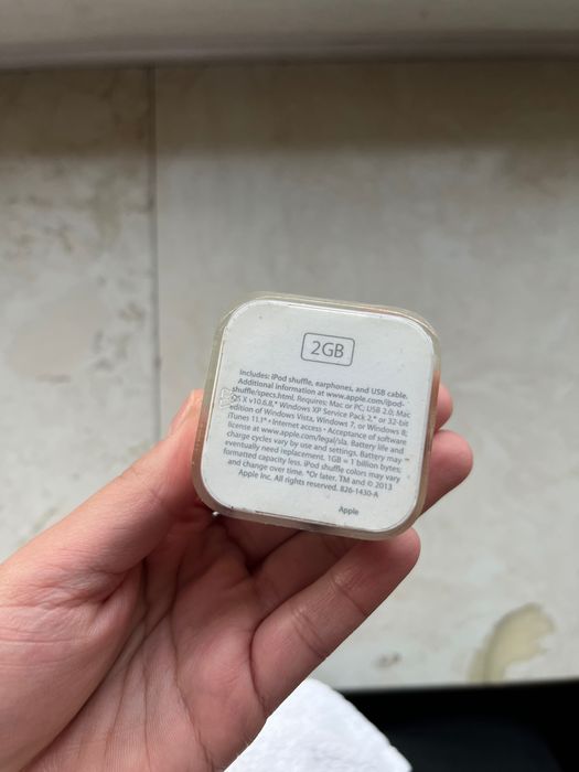 продам iPod shuffle