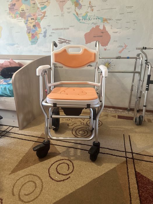 Коляска инвалидная гигиеническая