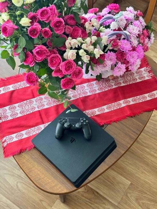 Play Station 4 Slim 1TB