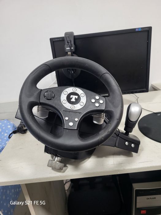 Игровой руль thrustmaster