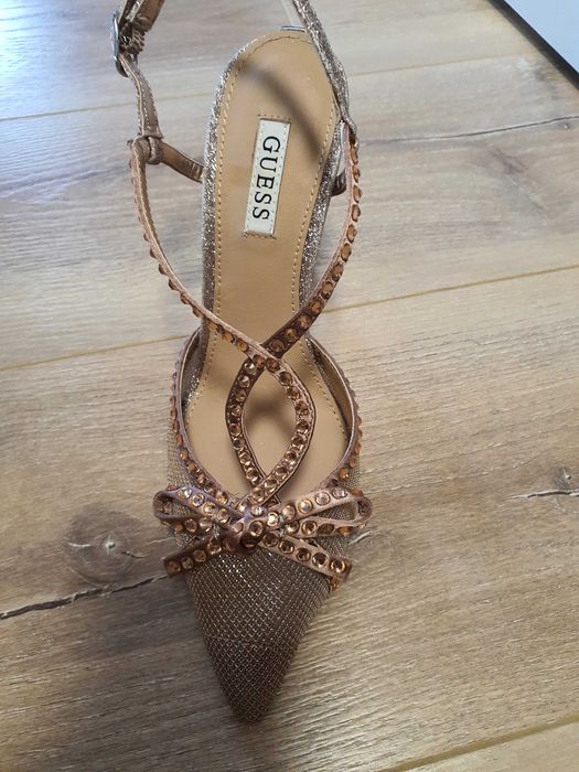 Pantofi guess noi marime 37 se potrivesc si pentru marimea 38