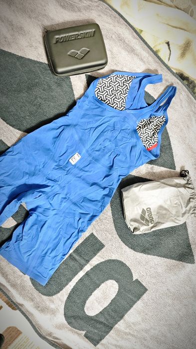 Продам гидрокостюм Arena