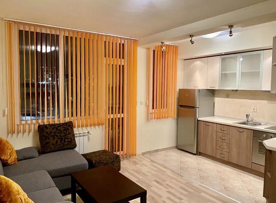 Дава се под наем Тристаен апартамент в София, Младост 4 - 85 кв.м за 698.19 € - Снимка #1