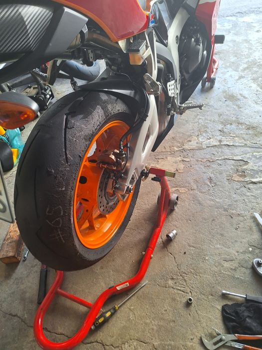 Автосервиз  гуми монтаж, , зареждане  на автоклиматици