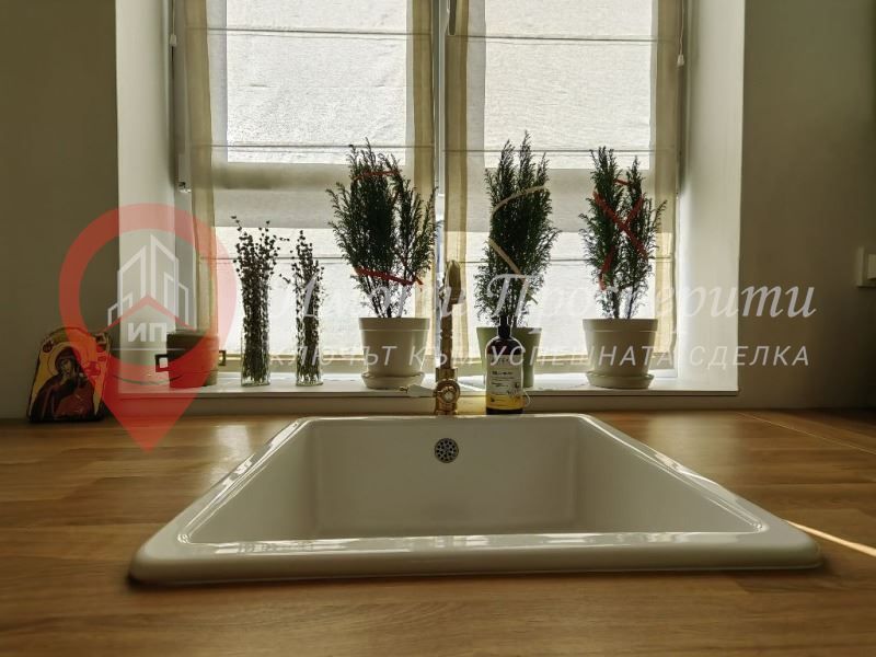 Дава се под наем Тристаен апартамент в София, Център - 75 кв.м за 1050 € - Снимка #5