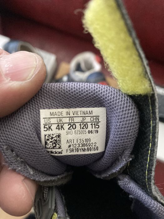 Детски маратонки и обувки.