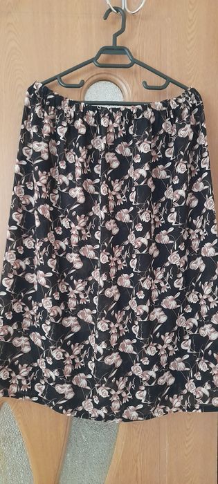 Vând o rochie și un costumase mărimea 44