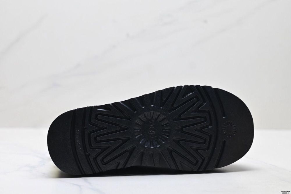 UGG Mini dipper la super pret