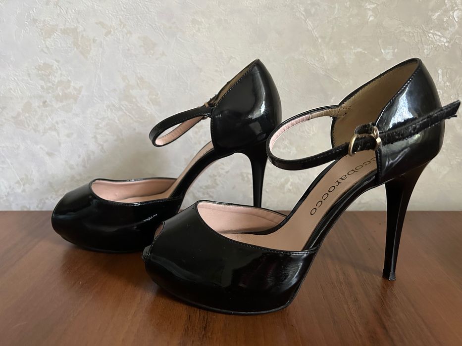 Босоножки Roccobarocco