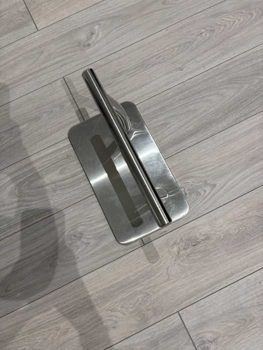 Suport inox pentru picioare – salon