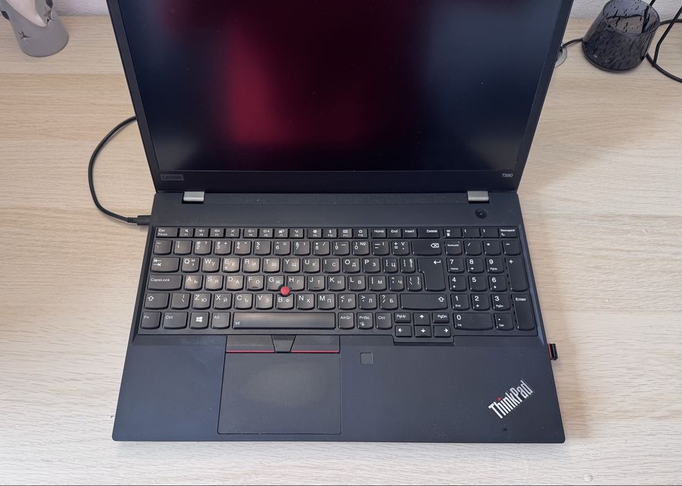 Лаптоп Lenovo t590 thinkpad i5, win10 Pro, SSD 500GB, RAM 16GB