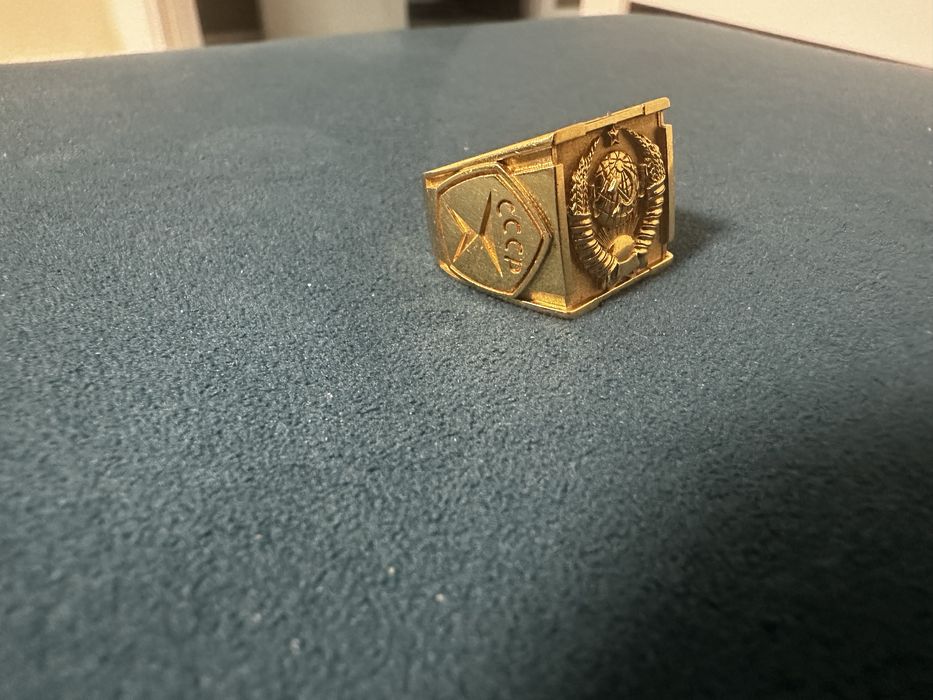 Золотая печатка перстень
