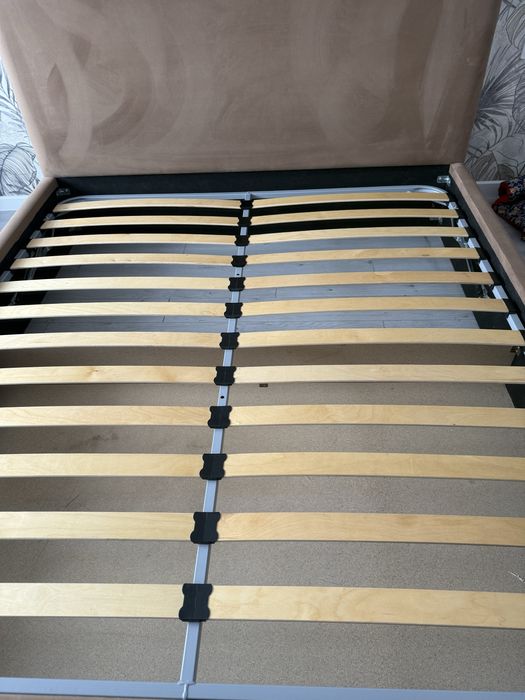 Двуспальная кровать