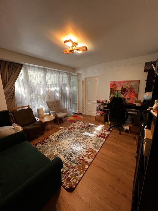 Proprietar Vand Apartament 2 camere 47 mp semidecomandat ,centrala Eroii revolutiei metrou la 100m.